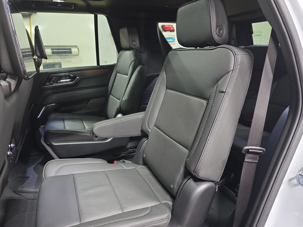 New 2026 GMC Yukon Denali w/ Denali Reserve Package AWD/4WD image 16