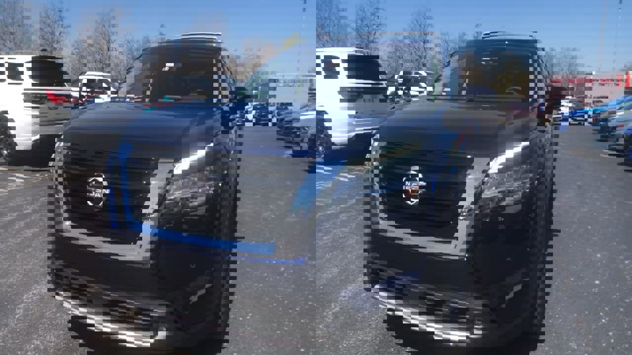 Used 2024 Nissan Pathfinder SL w/ SL Premium Package image 3