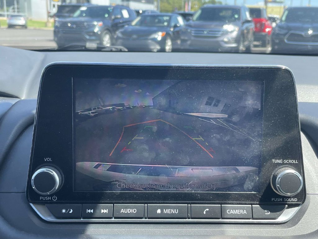 Used 2025 Nissan Rogue SV FWD image 19