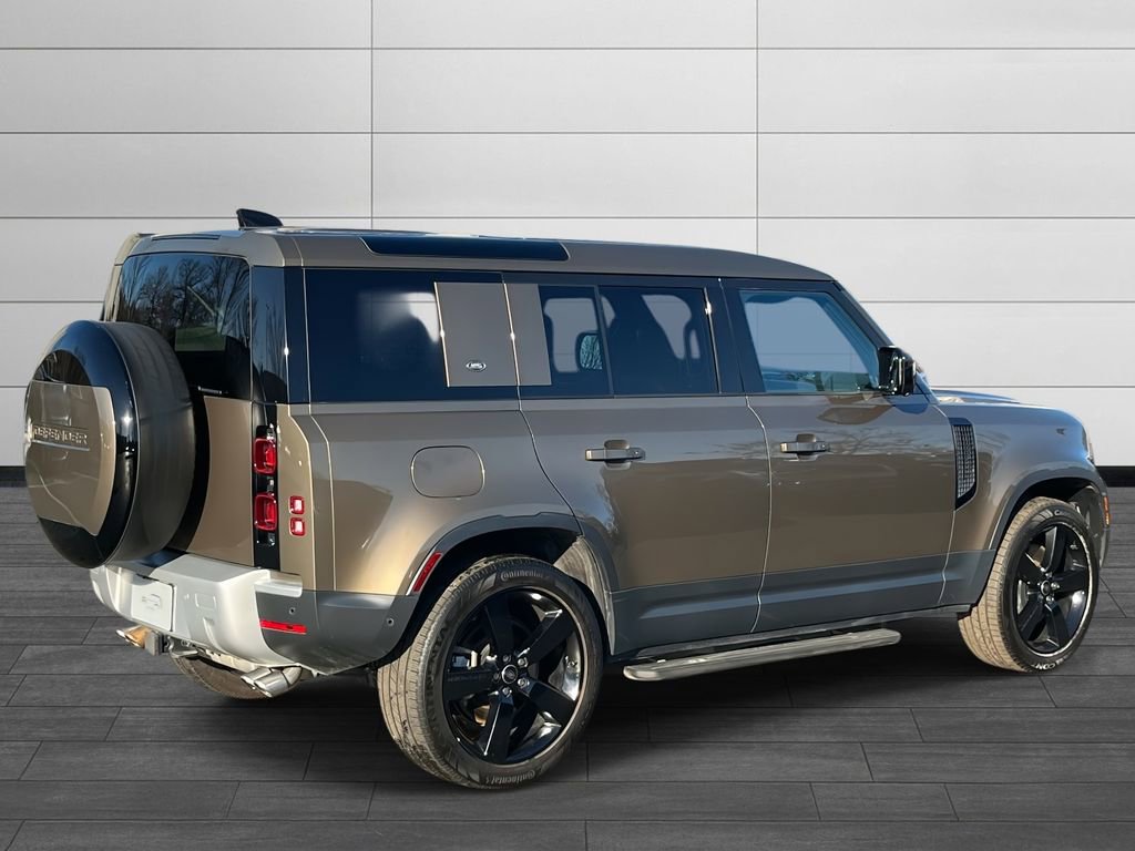 Certified 2024 Land Rover Defender 110 SE AWD/4WD image 5