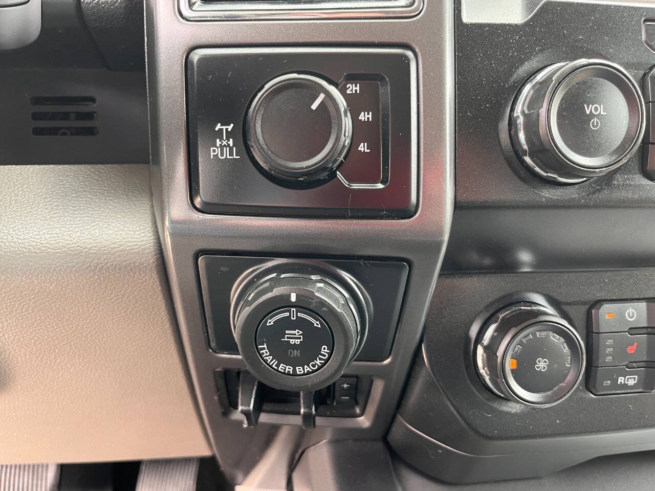 Used 2019 Ford F150 XLT w/ Equipment Group 302A Luxury AWD/4WD image 24