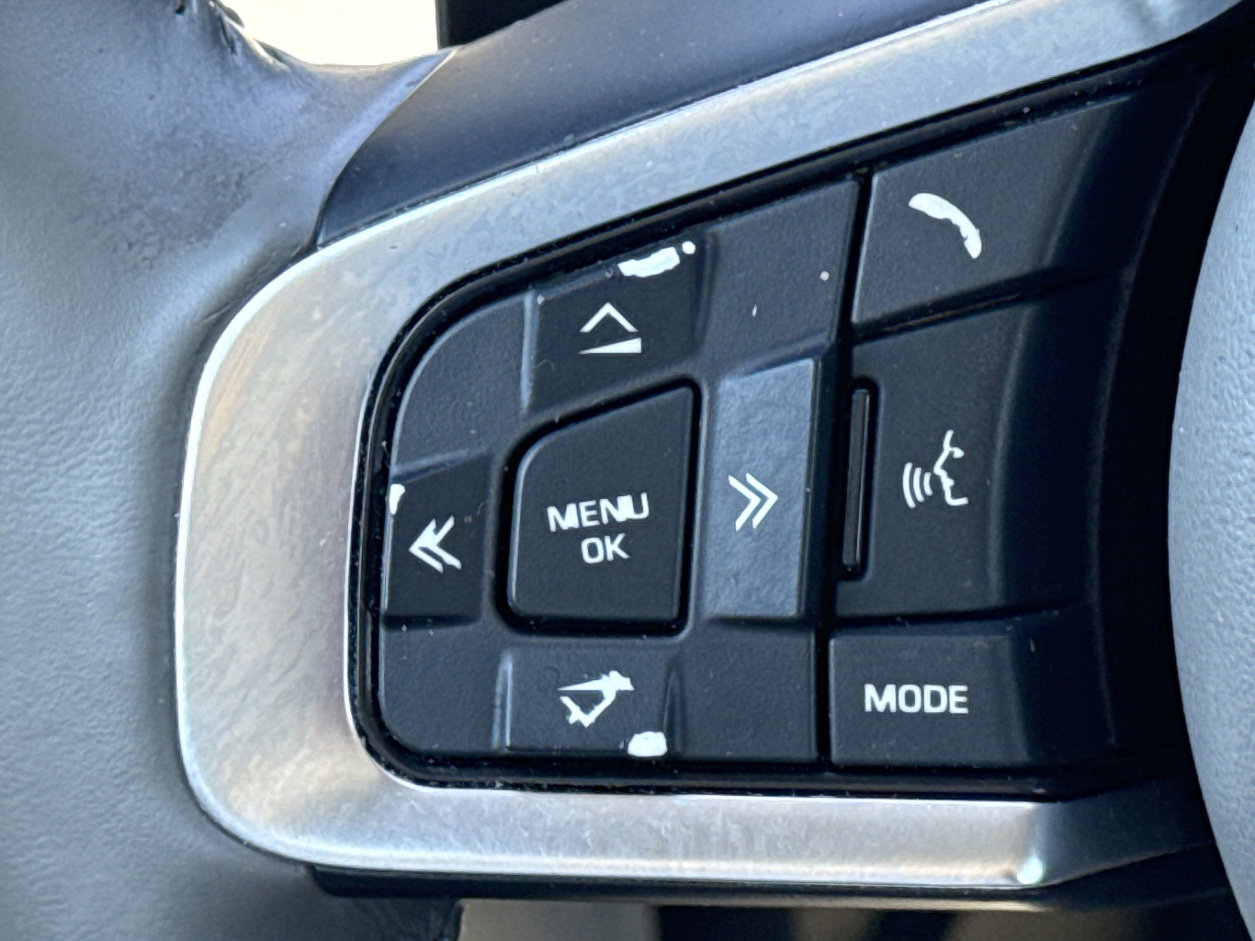 Used 2020 Jaguar XF Prestige image 19