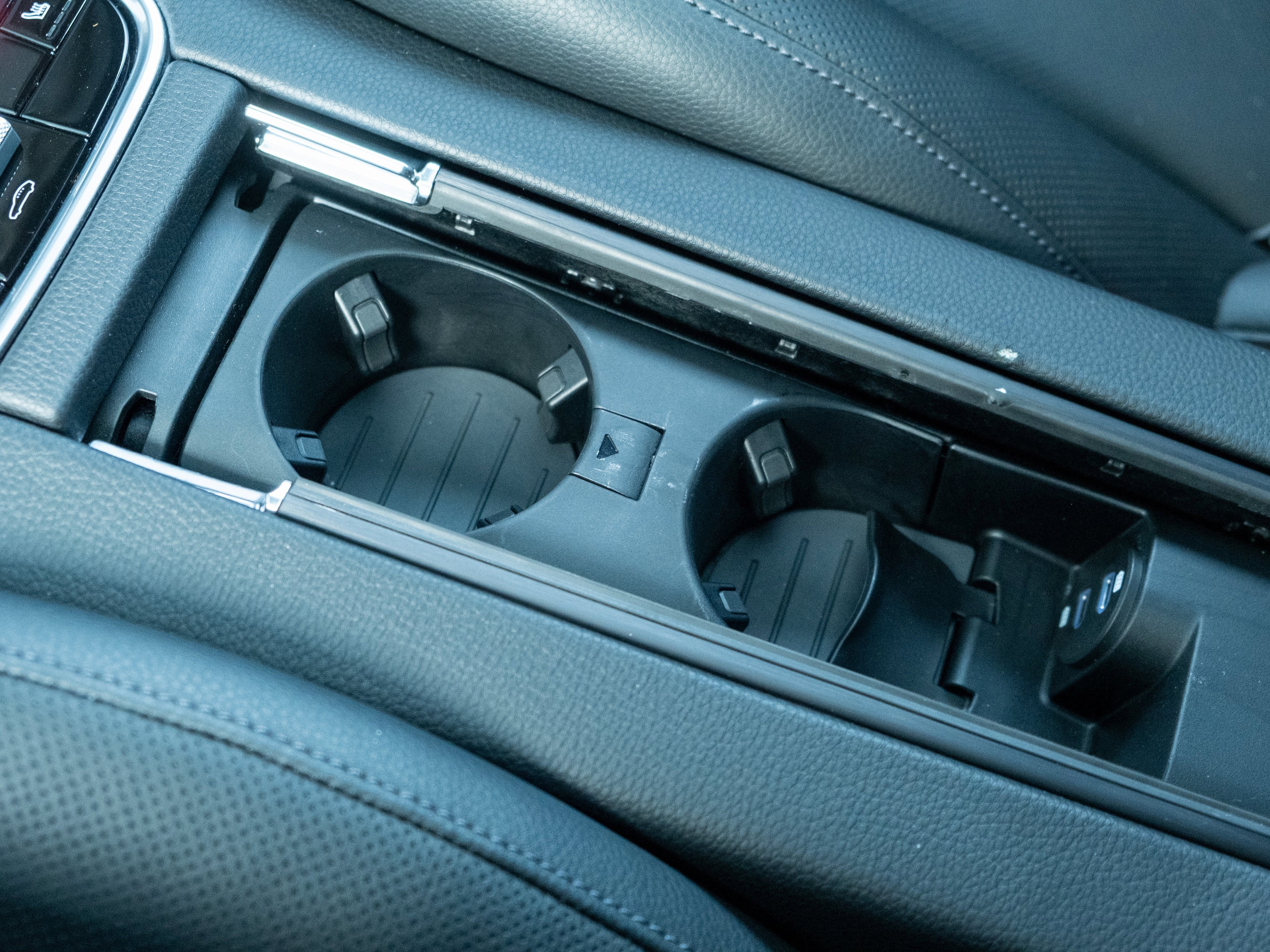 Certified 2023 Porsche Panamera 4 Platinum Edition image 40