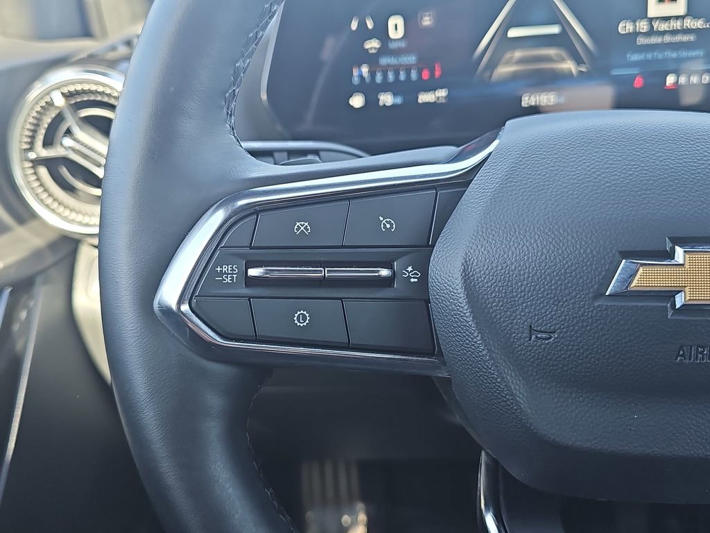 Used 2025 Chevrolet Equinox LT AWD/4WD image 16