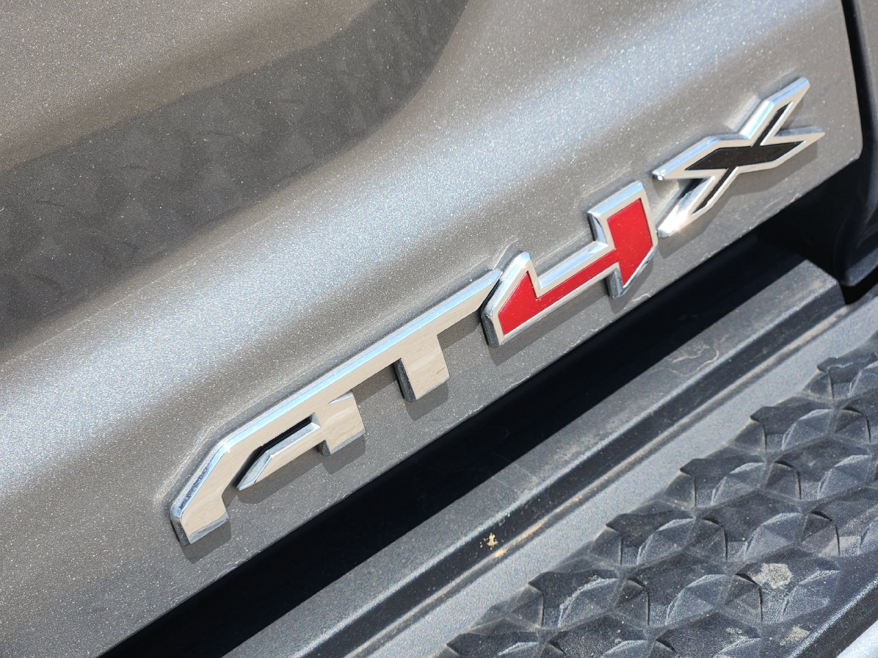Used 2024 GMC Canyon AT4X AWD/4WD image 9