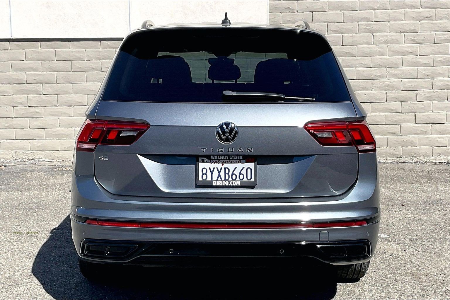 Used 2022 Volkswagen Tiguan SE R-Line FWD image 3