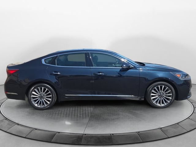 Used 2017 Kia Cadenza Premium w/ Luxury Package FWD image 6