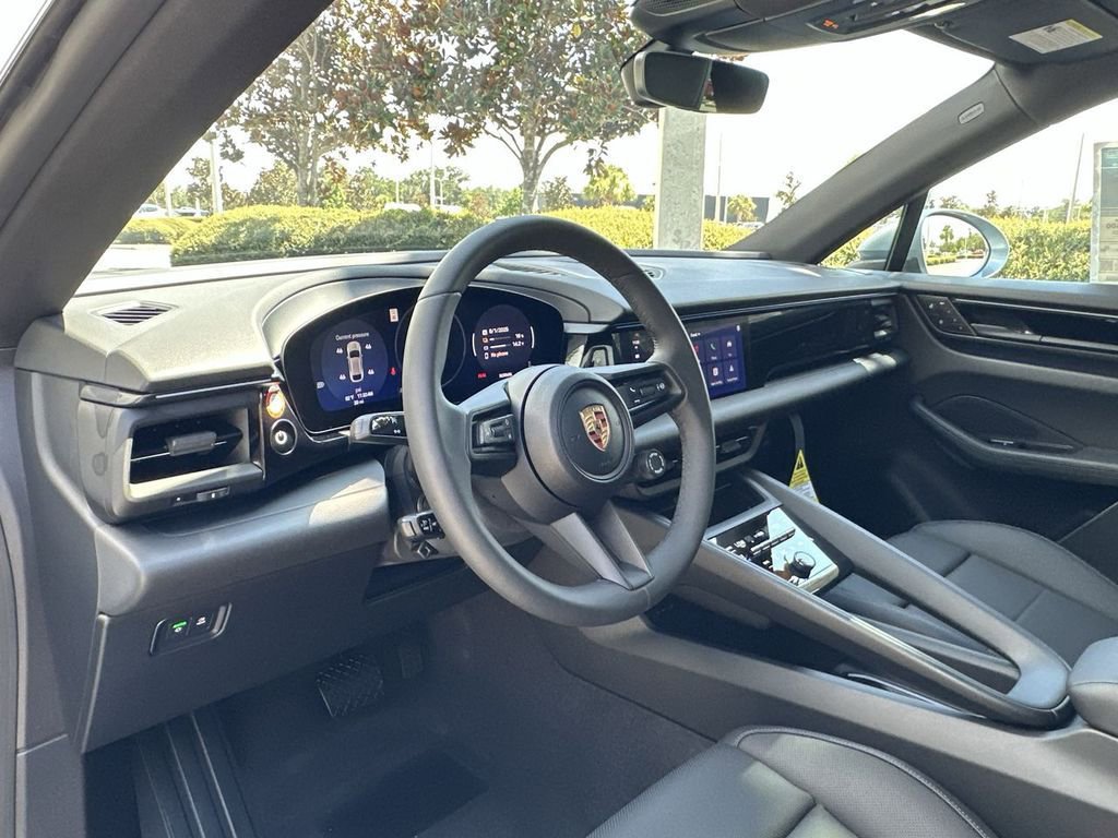 Certified 2025 Porsche Macan Electric image 4