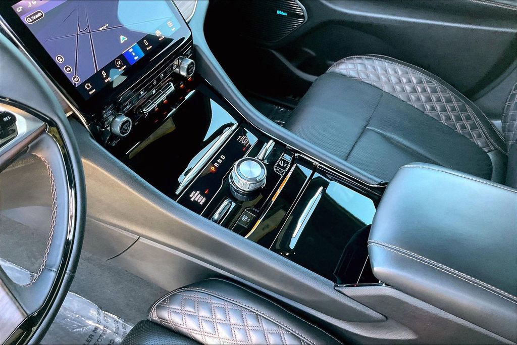 Used 2022 Jeep Grand Cherokee Summit w/ Luxury Tech Group V image 15