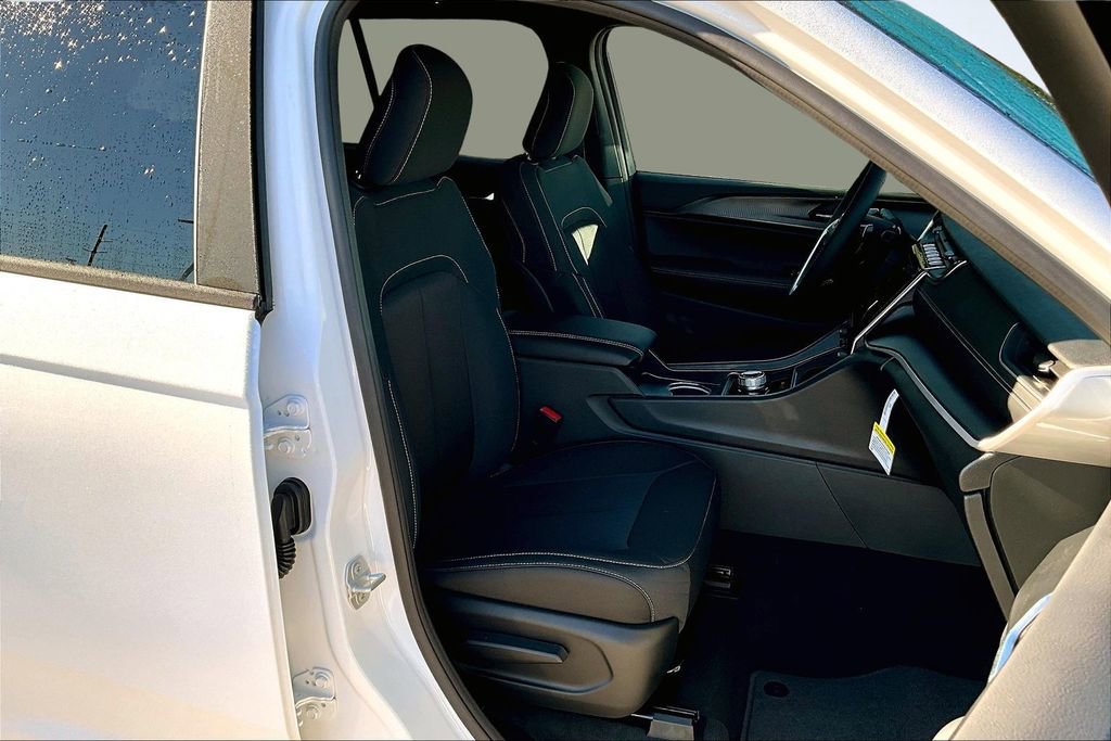 New 2025 Jeep Grand Cherokee Laredo X image 8