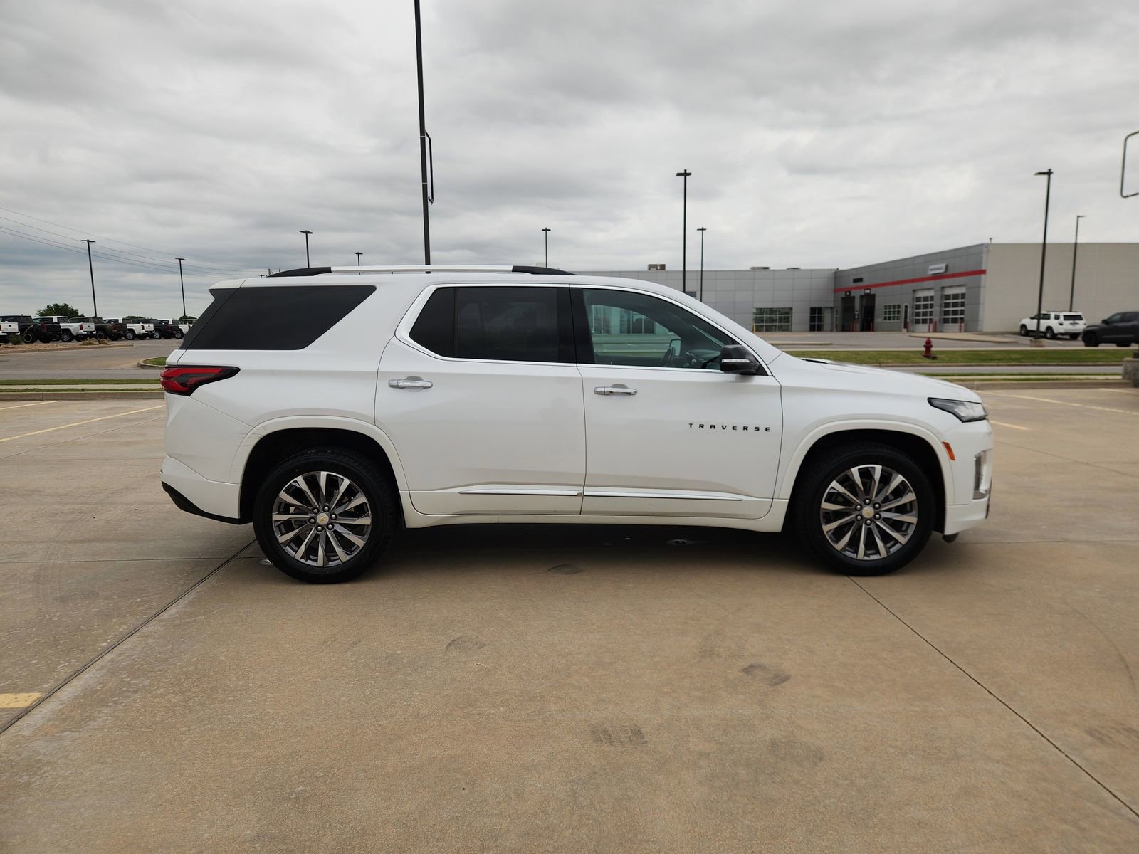 Used 2023 Chevrolet Traverse Premier w/ LPO, Roadside Safety Package FWD image 8