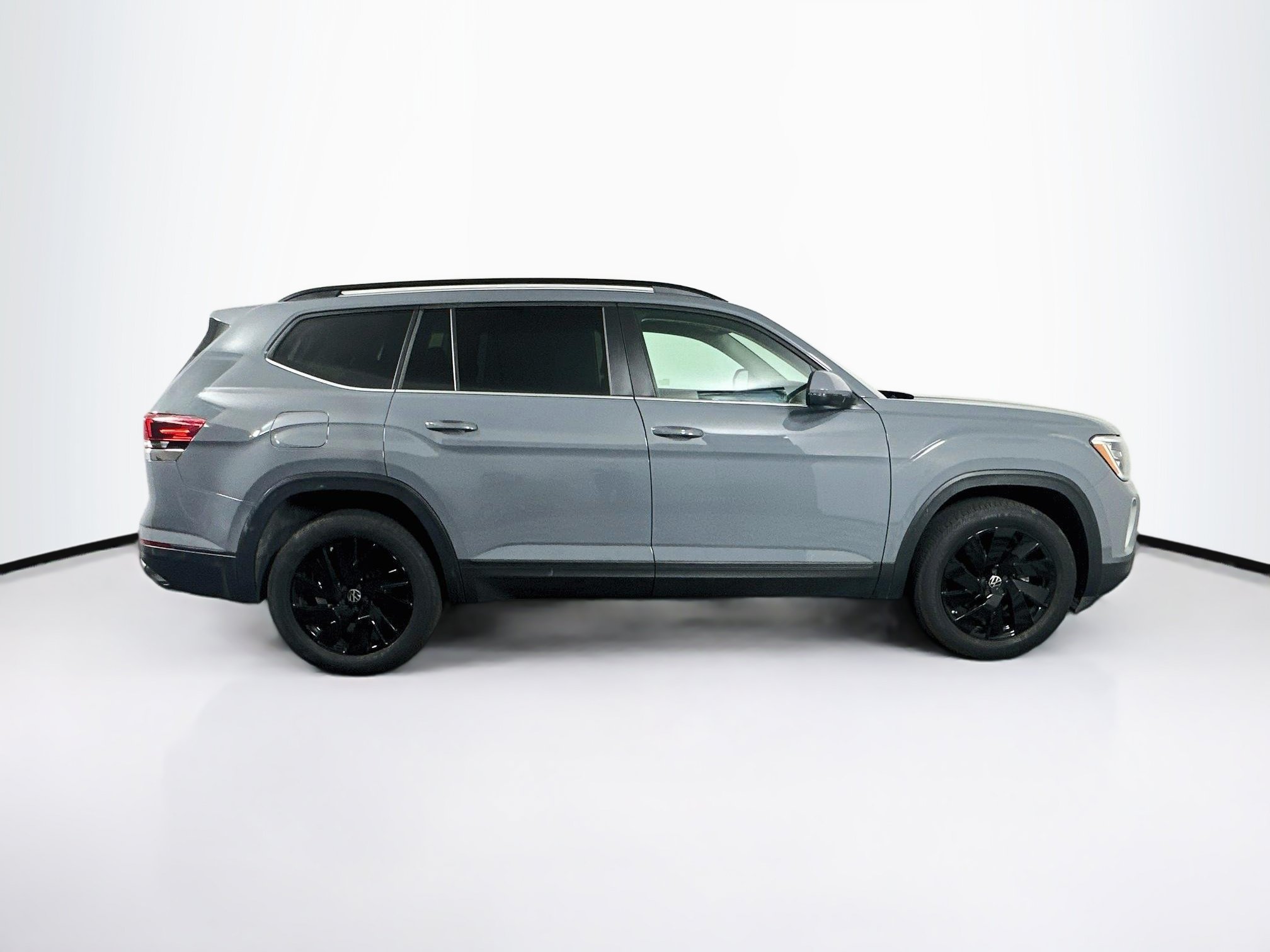 Used 2025 Volkswagen Atlas SE AWD/4WD image 10