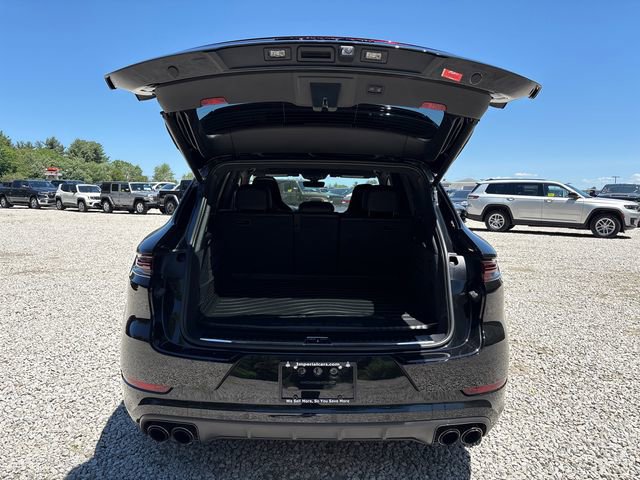 Used 2024 Porsche Cayenne Turbo AWD/4WD image 13