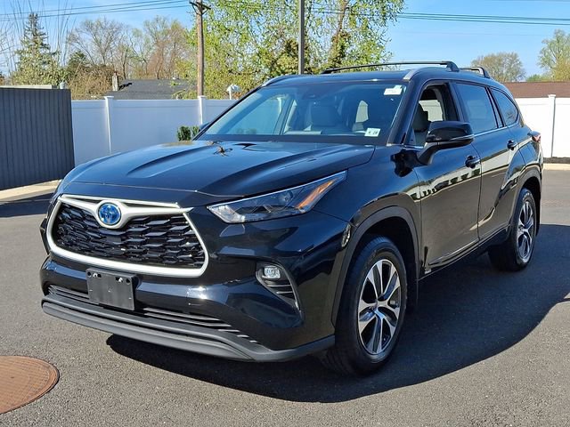 Used 2023 Toyota Highlander XLE AWD/4WD image 3
