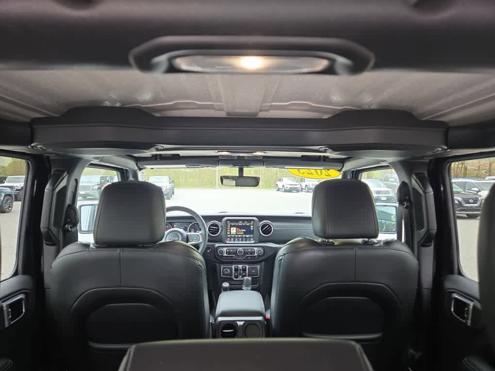 Used 2023 Jeep Wrangler Unlimited Sahara w/ Cold Weather Group AWD/4WD image 35