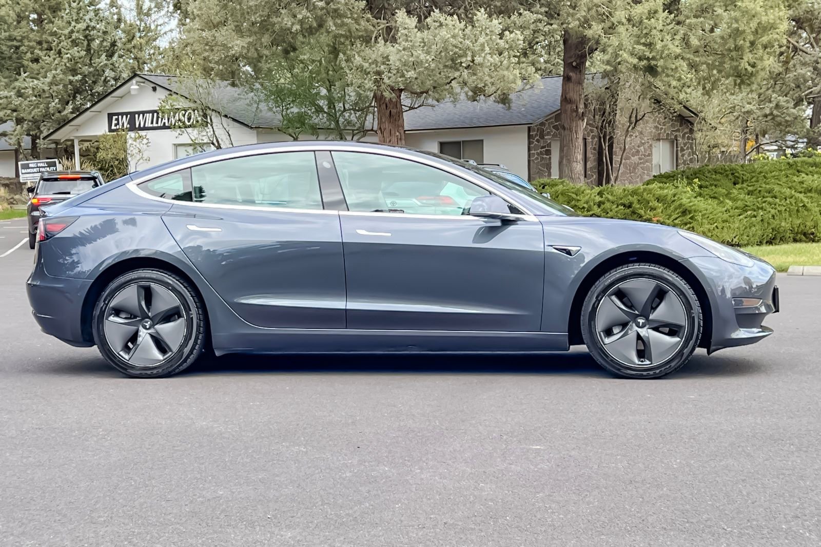 Used 2019 Tesla Model 3 Standard Range image 3