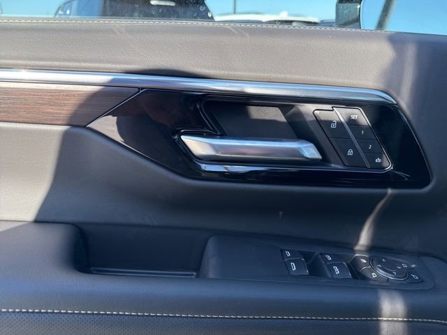 New 2026 Chevrolet Suburban Premier image 28