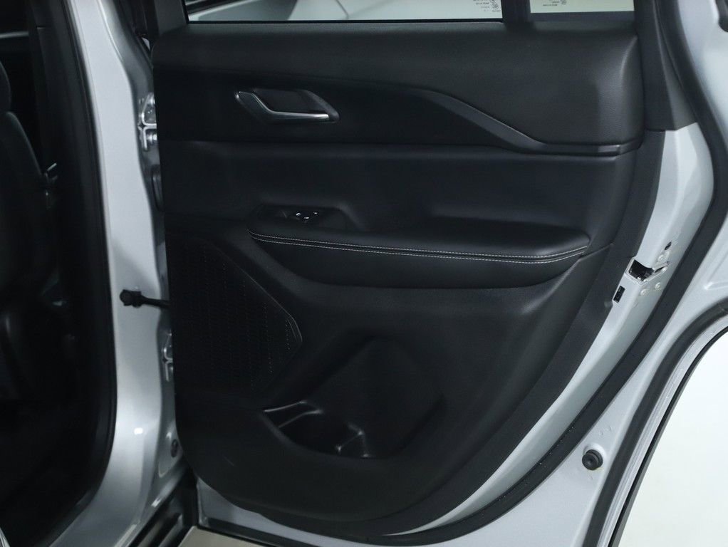 Used 2025 Jeep Grand Cherokee Laredo X image 31