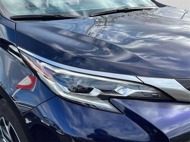 Used 2025 Toyota Sienna Platinum image 12