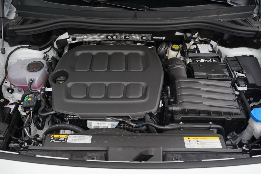 New 2026 Volkswagen Tiguan SE R-Line FWD image 12