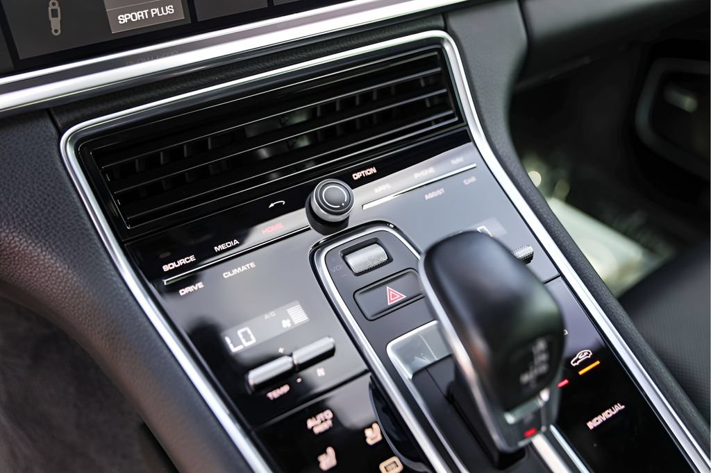 Used 2017 Porsche Panamera 4 AWD/4WD image 20