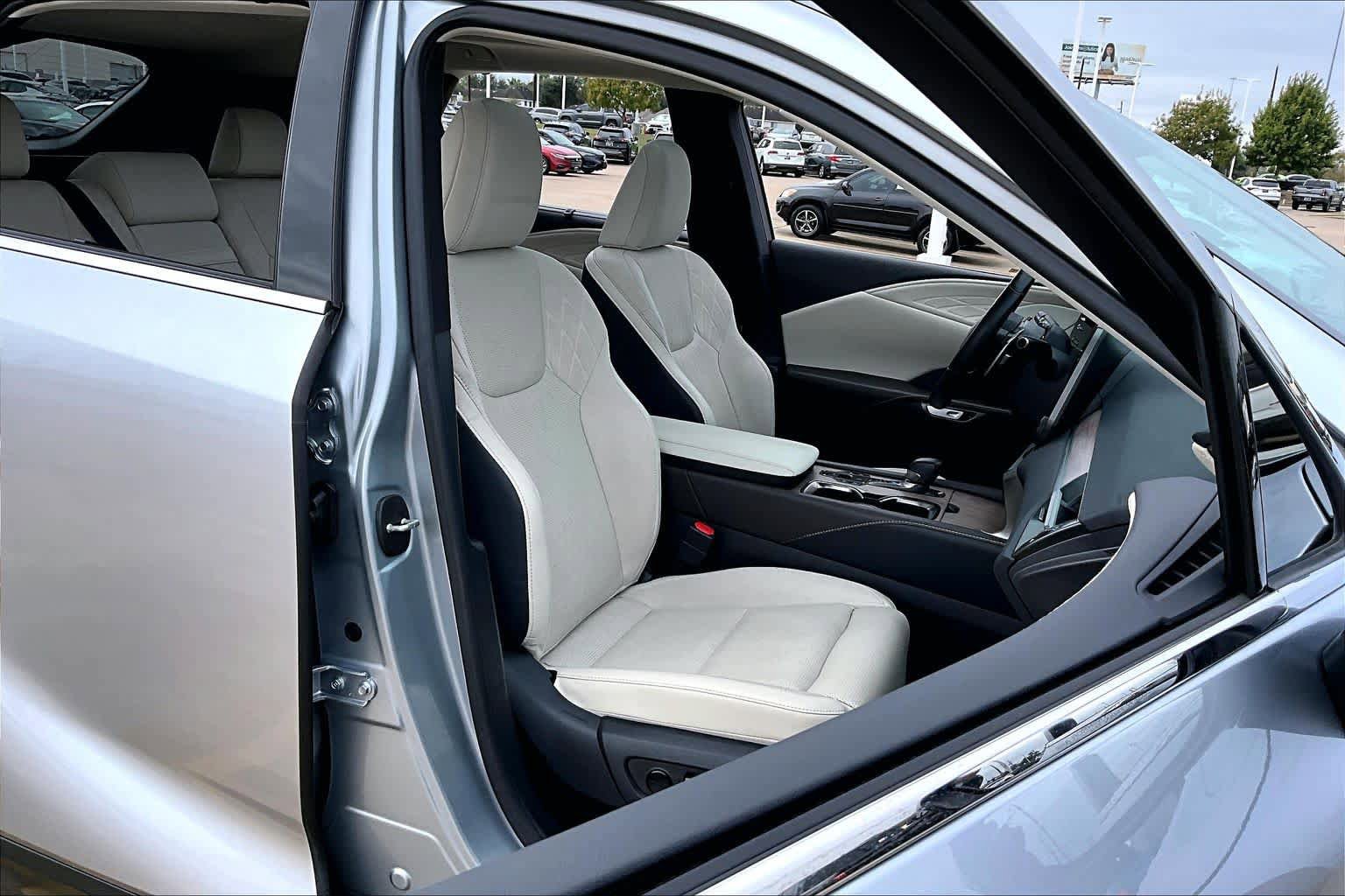 Certified 2025 Lexus RX 450h Luxury w/ Convenience Package image 16