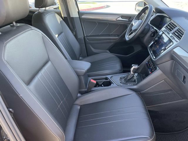 Used 2023 Volkswagen Tiguan SE image 27