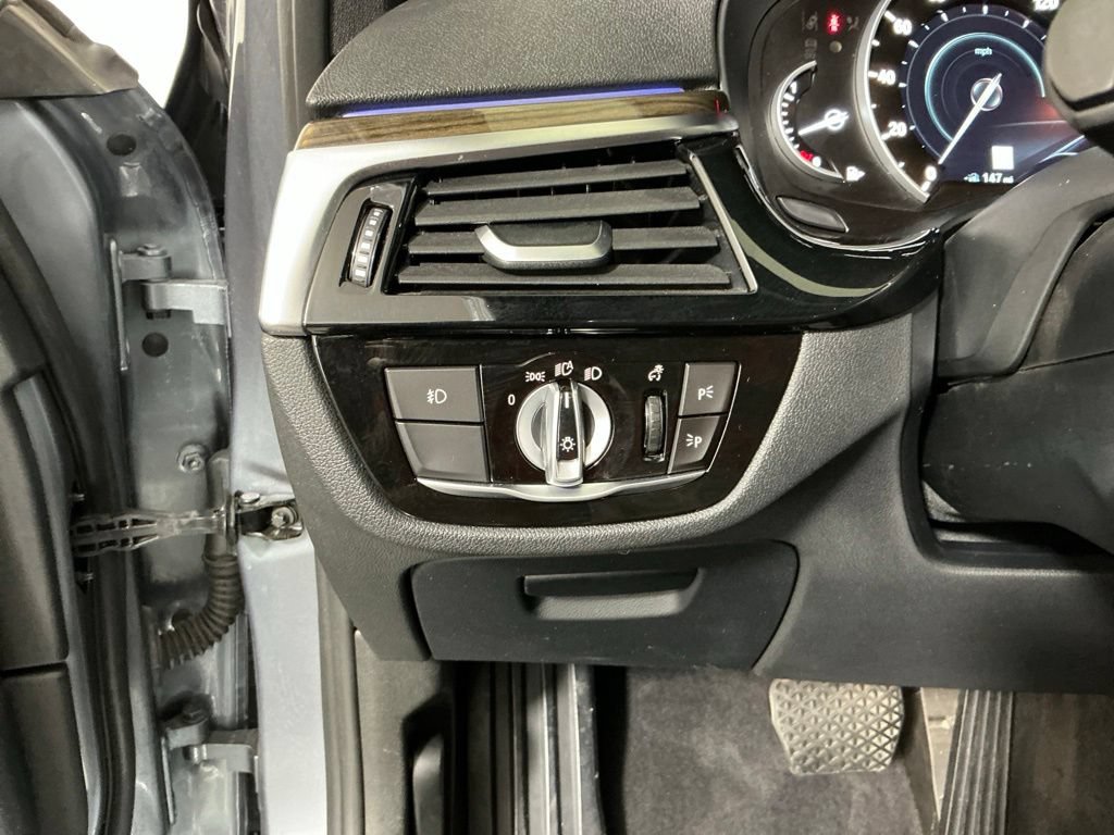Used 2018 BMW 530e w/ Premium Package 2 RWD image 17