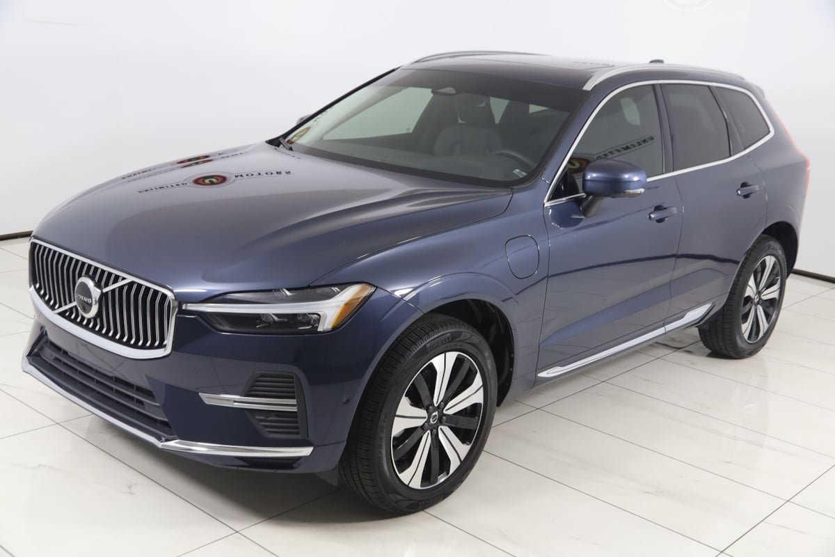 Used 2023 Volvo XC60 T8 Plus AWD/4WD image 22