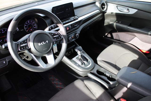 Used 2023 Kia Forte LXS w/ LXS Technology Package image 2