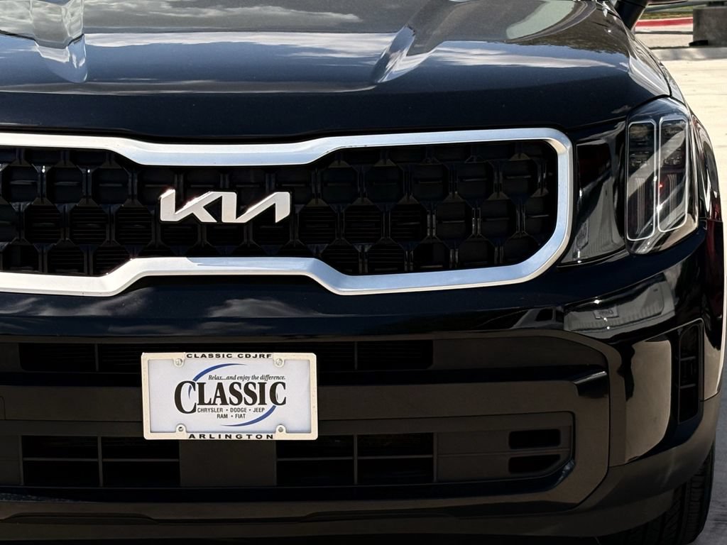 Used 2023 Kia Telluride LX AWD/4WD image 11
