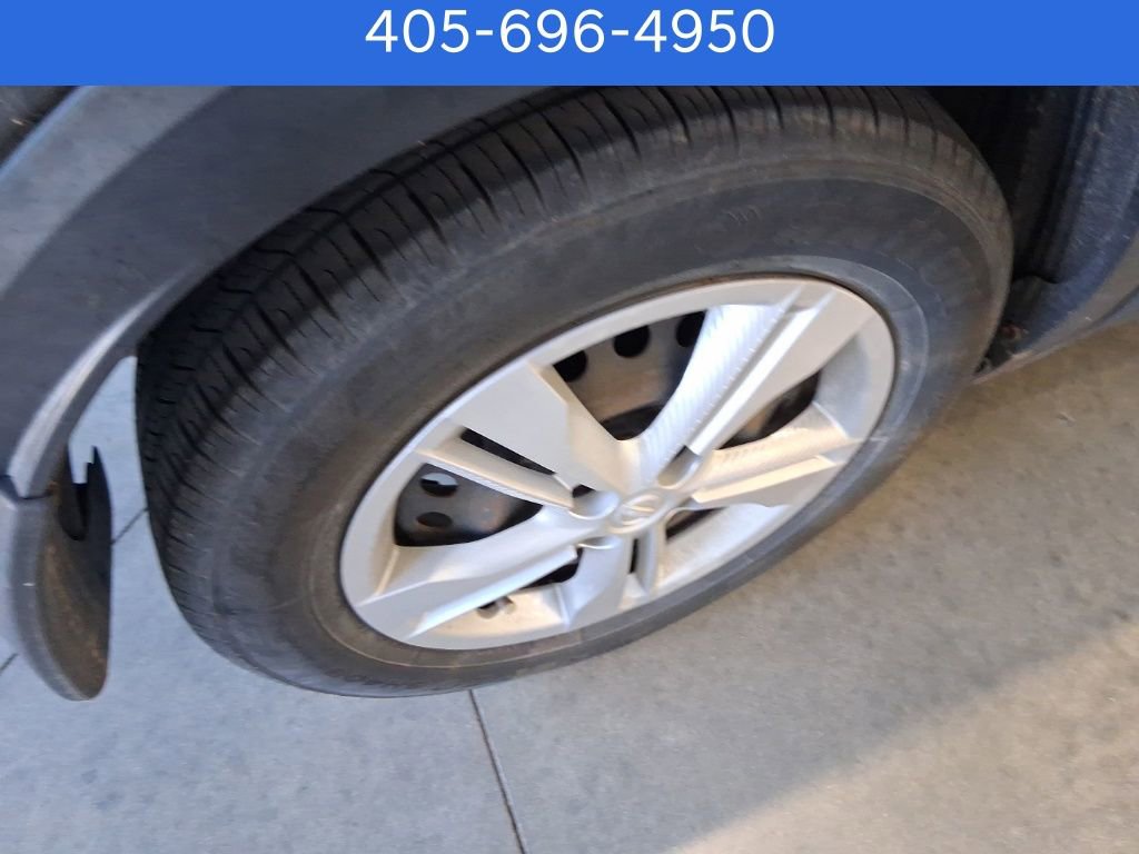 Used 2020 Nissan Kicks S image 11