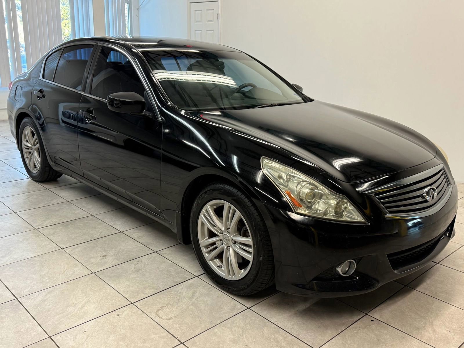 Used 2011 INFINITI G37 Journey image 1