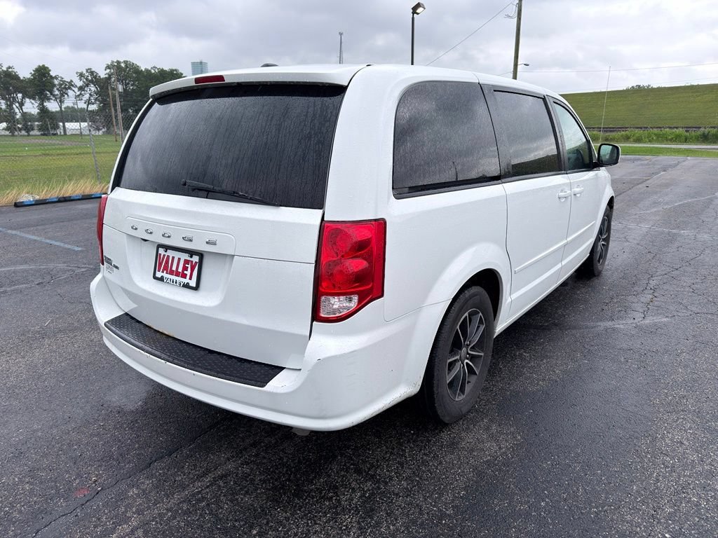 Used 2017 Dodge Grand Caravan SE FWD image 11