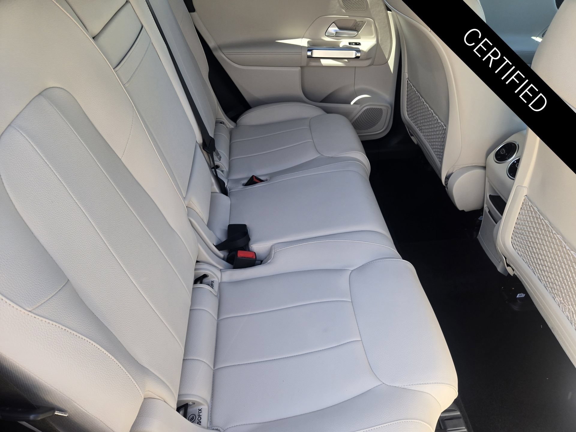 Used 2025 Mercedes-Benz EQB 300 4MATIC image 27
