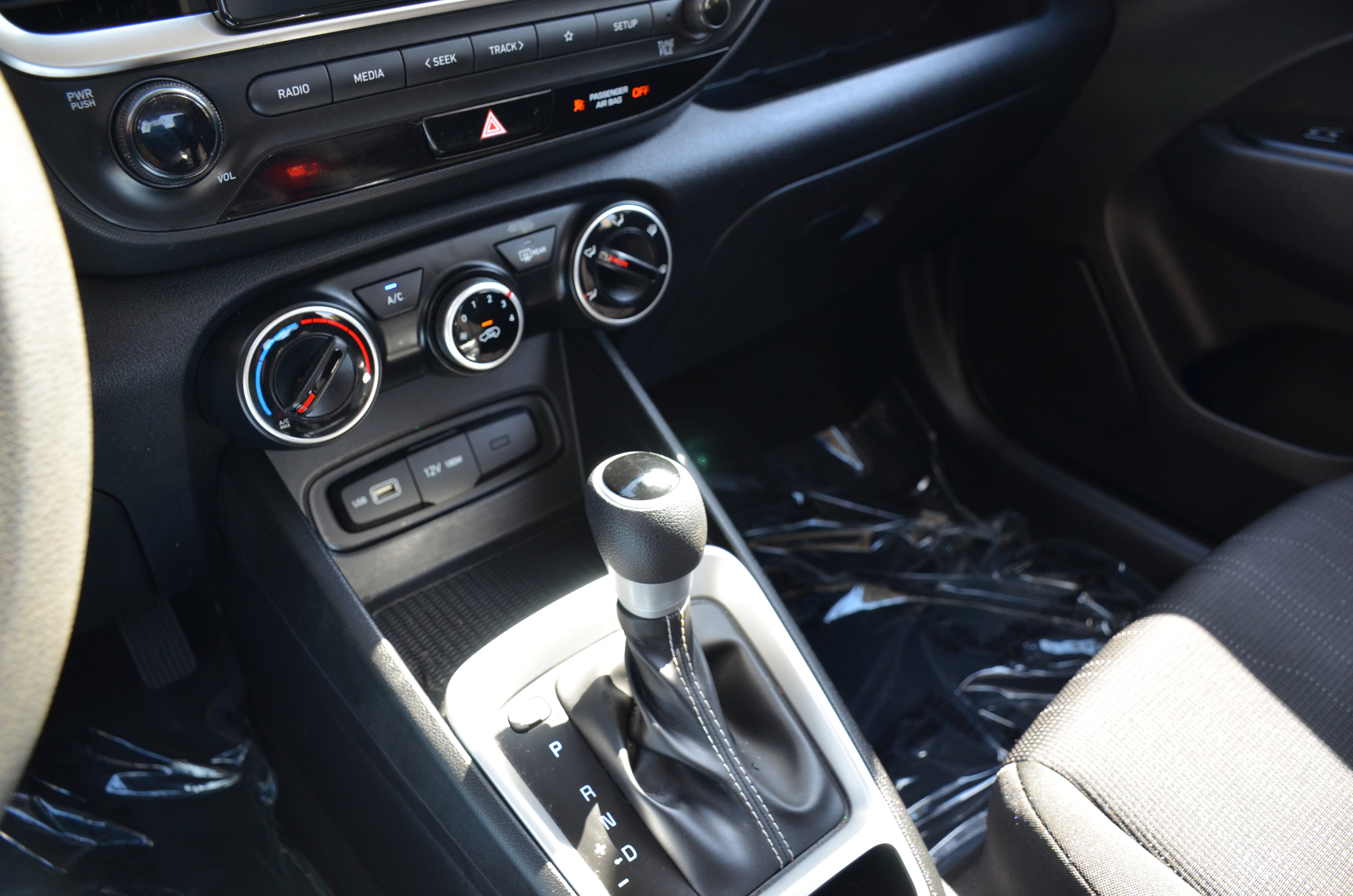 Used 2022 Hyundai Venue SE image 12