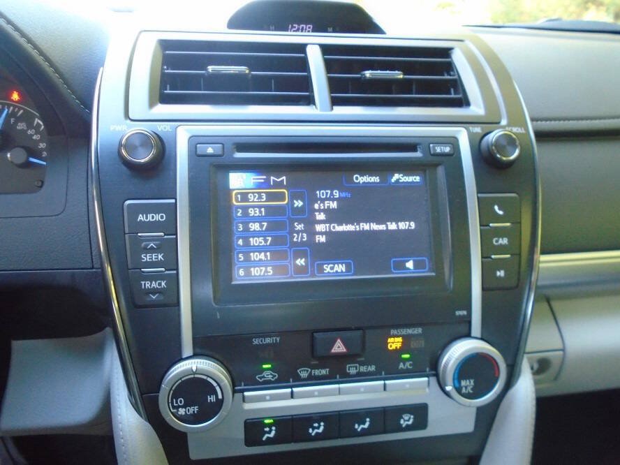 Used 2014 Toyota Camry FWD image 12