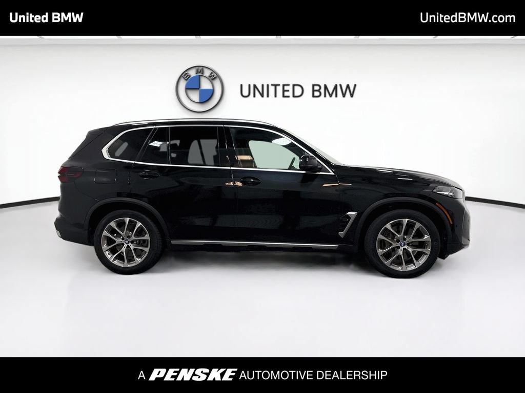 Used 2024 BMW X5 xDrive50e w/ Parking Assistance Package AWD/4WD image 4