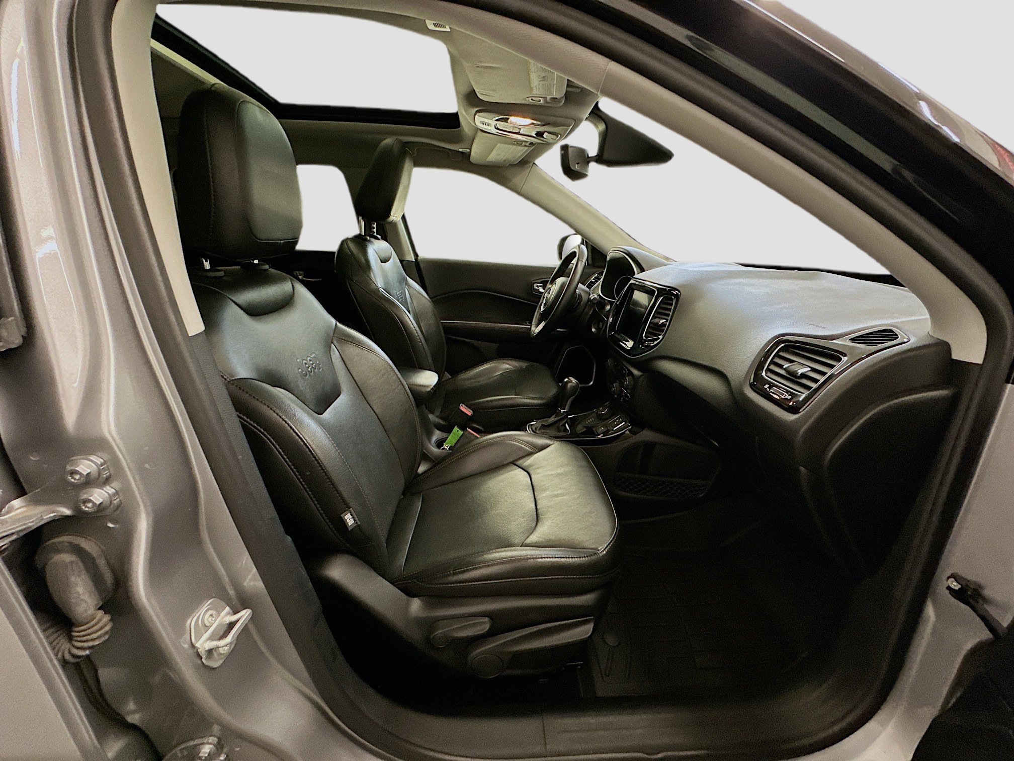 Used 2018 Jeep Compass Limited w/ Navigation Group AWD/4WD image 33