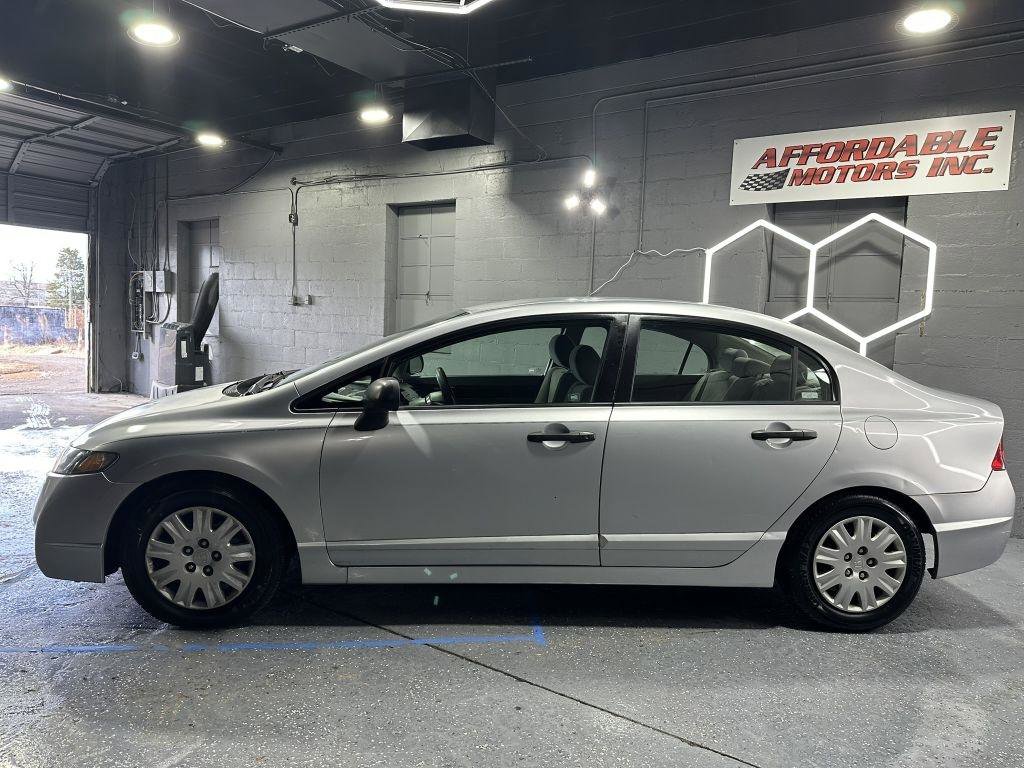 Used 2009 Honda Civic DX-VP image 2