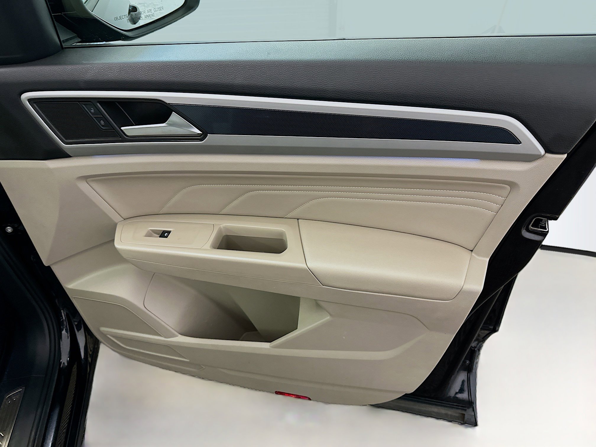 Used 2023 Volkswagen Atlas SEL R-Line image 34