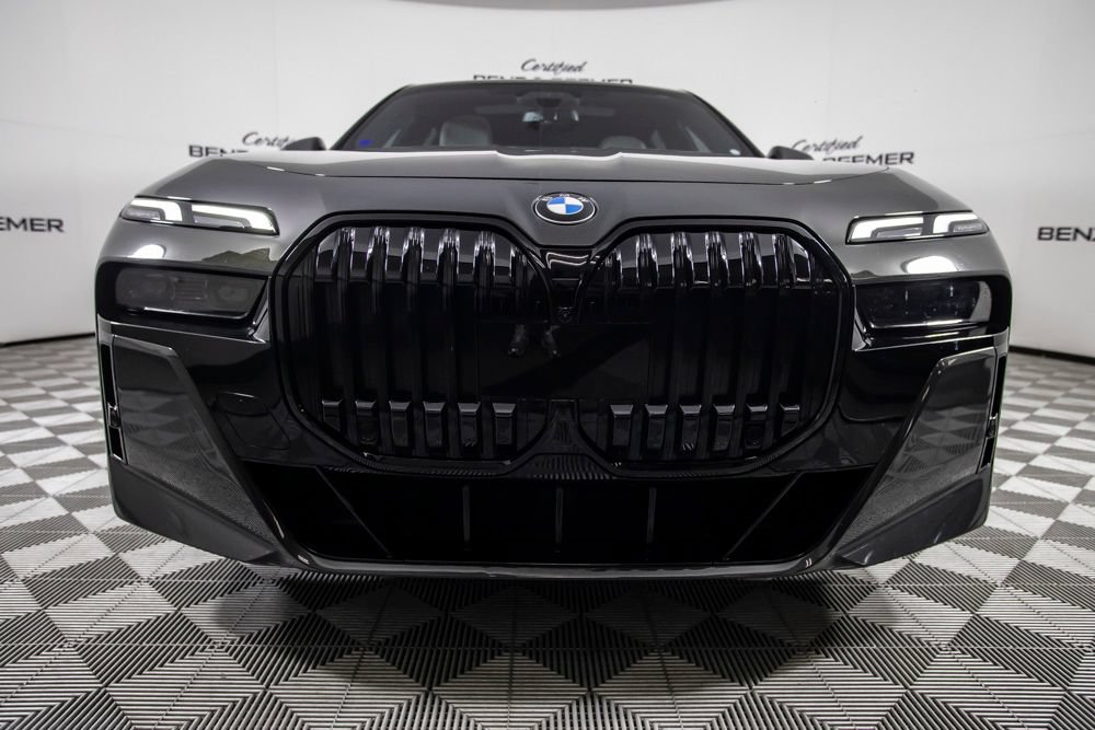 Used 2023 BMW 760i xDrive AWD/4WD image 3