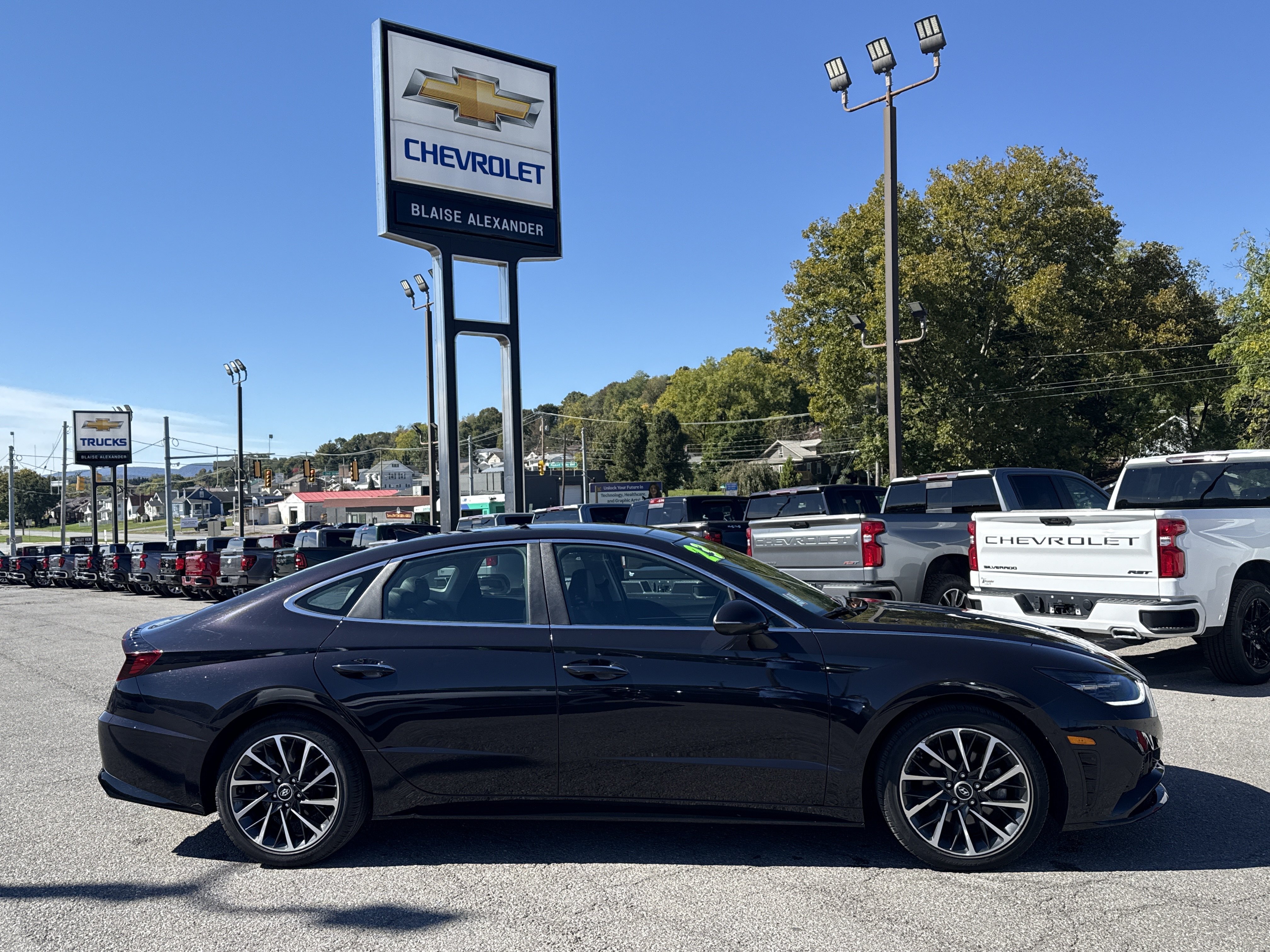 Used 2023 Hyundai Sonata Limited FWD image 2