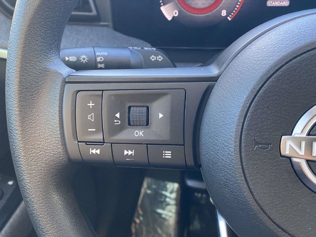 Used 2025 Nissan Kicks SV FWD image 17