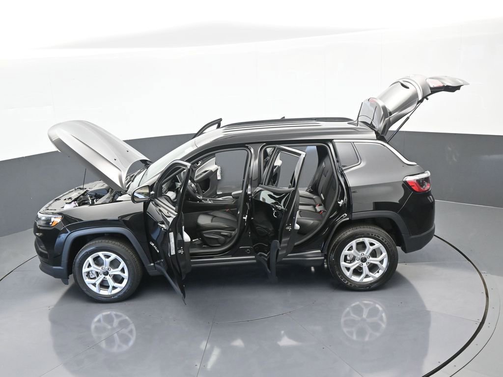 Used 2025 Jeep Compass Latitude image 58