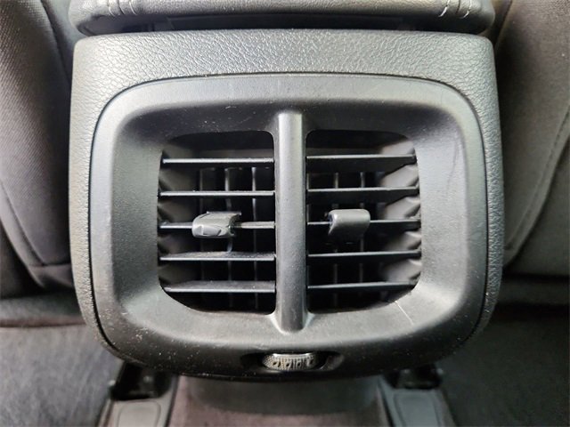 Used 2019 Jeep Cherokee Latitude w/ Popular Appearance Group image 19