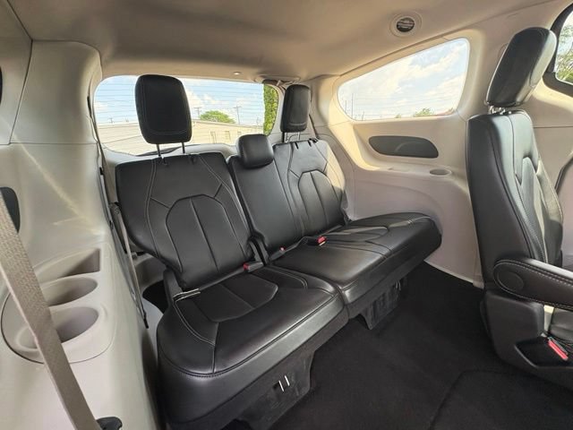 Used 2024 Chrysler Pacifica Touring-L FWD image 25