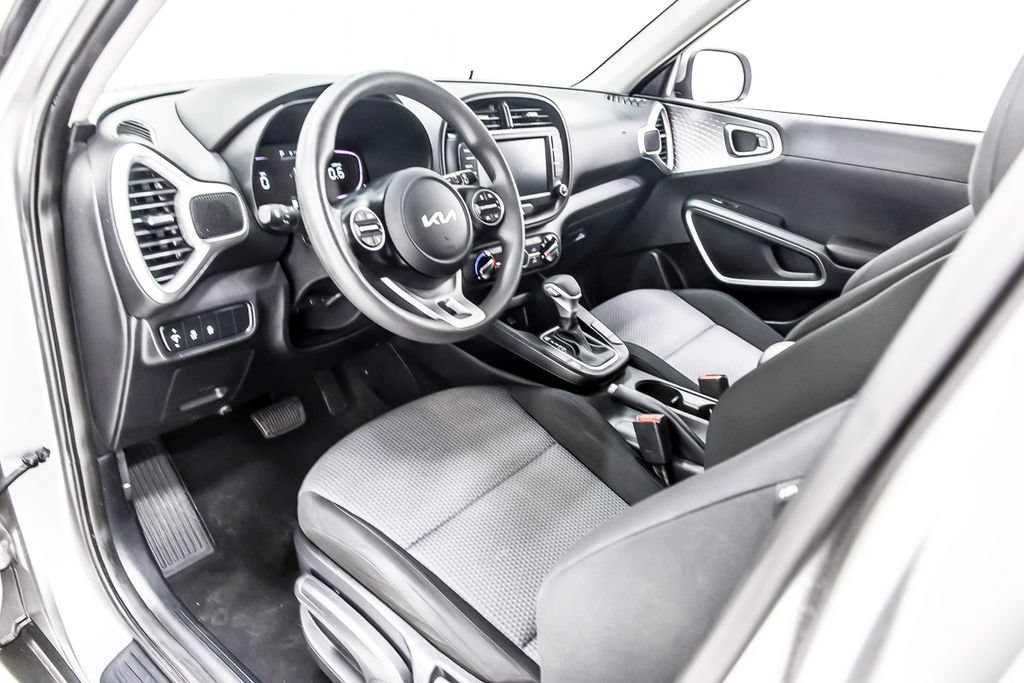 Used 2023 Kia Soul LX FWD image 26