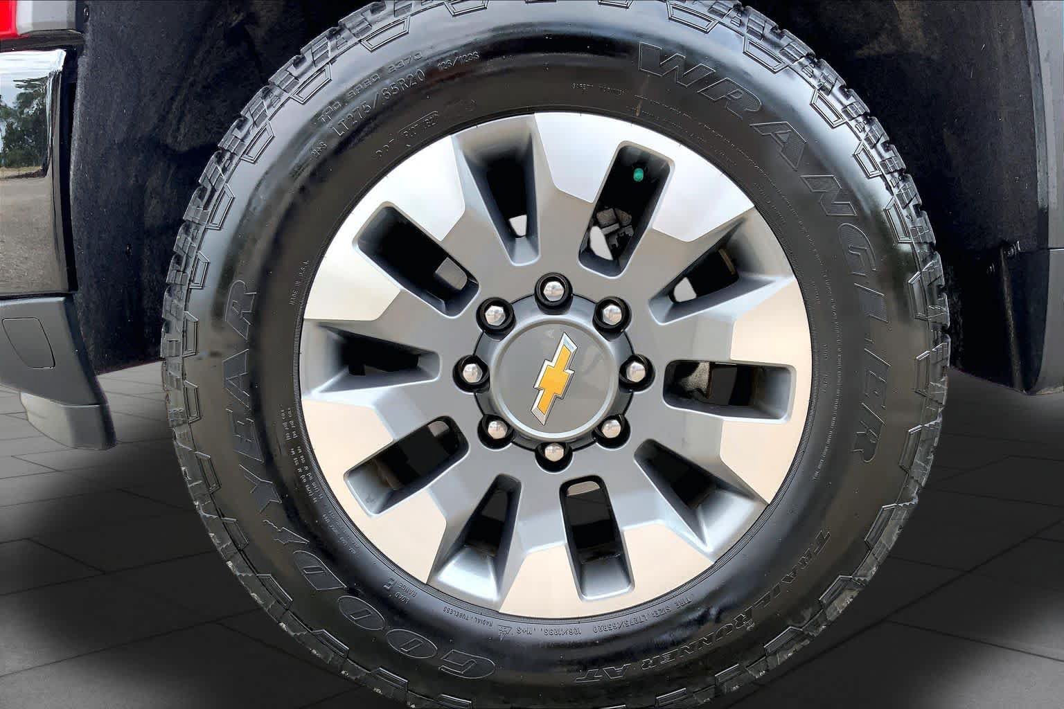 Used 2025 Chevrolet Silverado 2500 Custom w/ Custom Convenience Package AWD/4WD image 11
