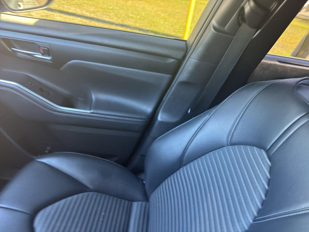 Used 2022 Toyota Highlander XSE image 2